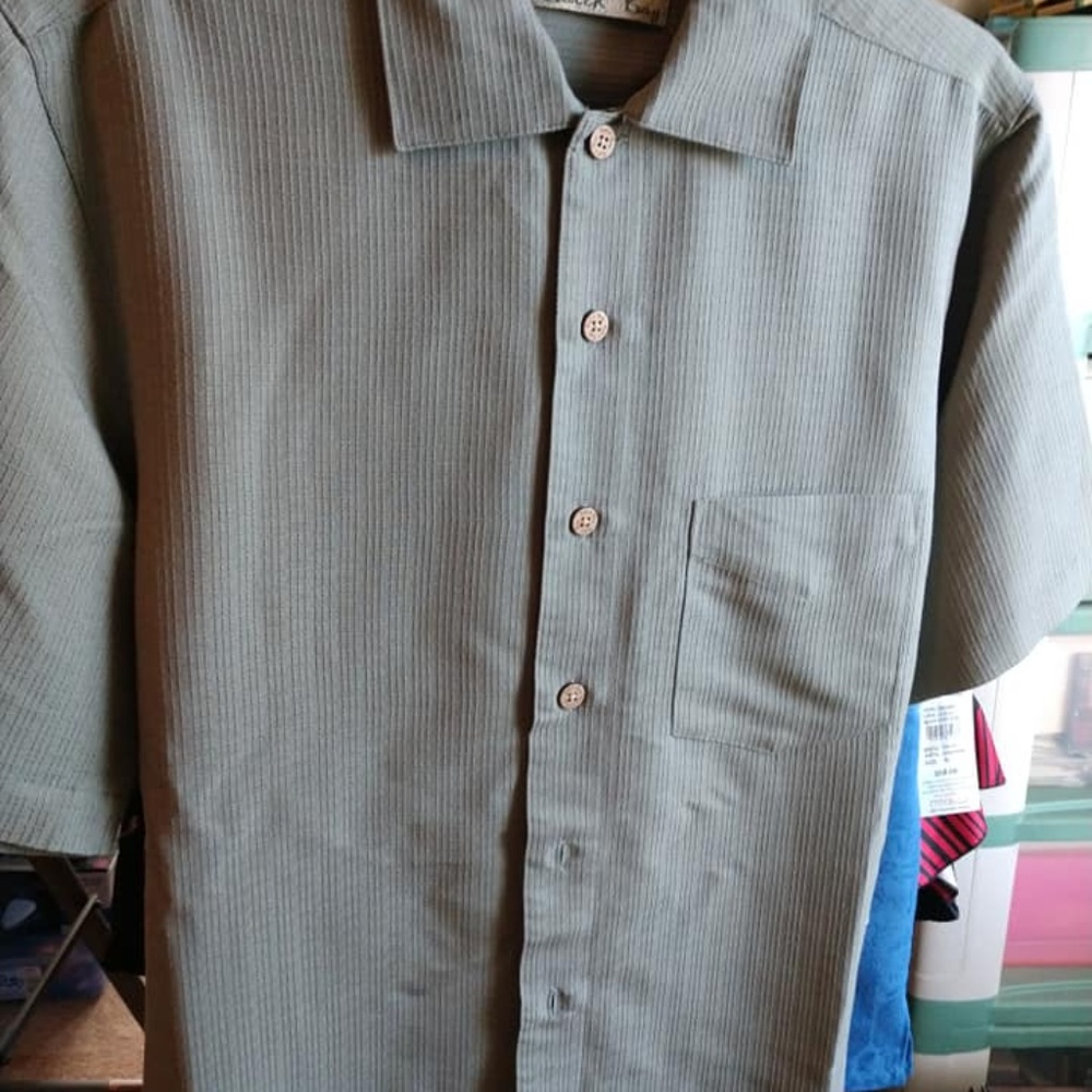 BRAND NEW BATIK BAY S SHORT SLEEVE GREEN SALE  ONE DAY  $17